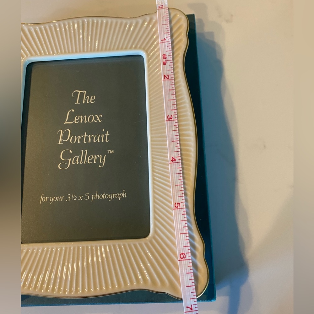 ☀️SOLD☀️Vintage Lenox Meridian Ivory and Genuine Gold 3.5” x 5” Photo - Picture 5 of 6